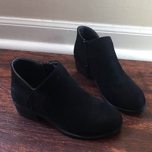 NWOT Black booties 13 - Picture 2 of 5